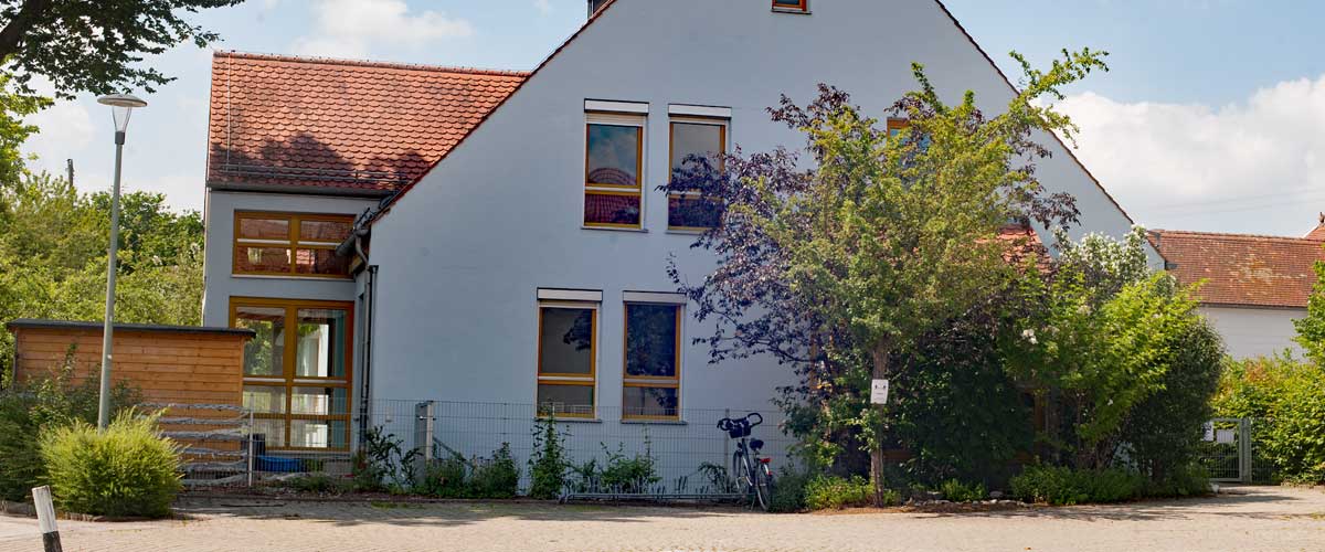 kinderhaus-unter-dem-regenbogen-1200×500